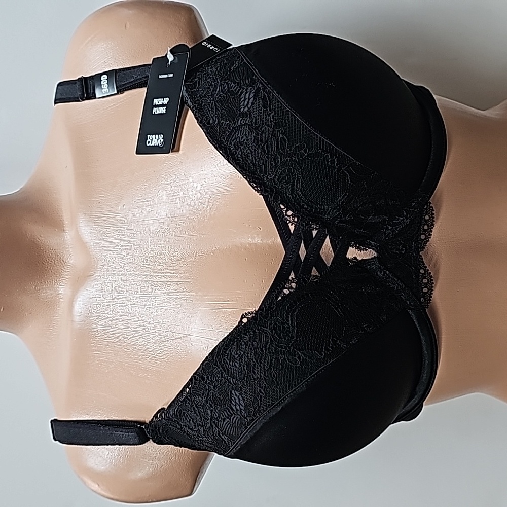 Torrid 36DD Push-Up Plunge BRA - NWT